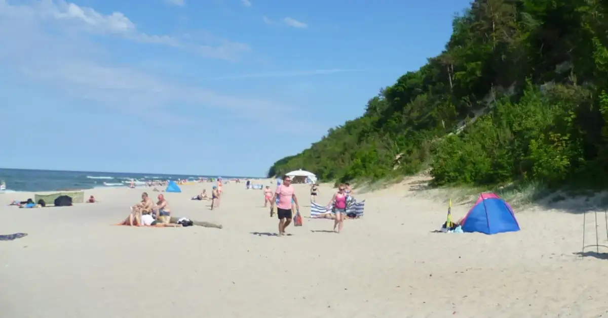 Jastrzębia Góra czy warto jechać? Odkryj atrakcje i opinie turystów