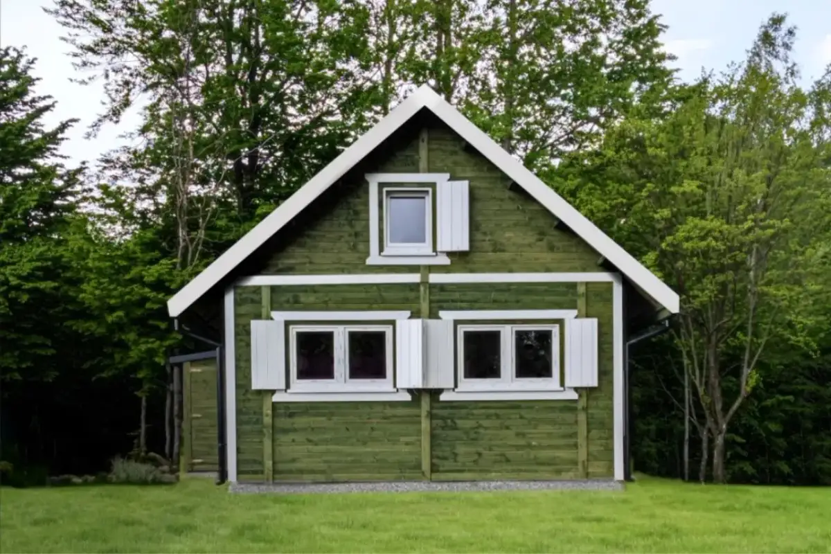 Na jaki kolor pomalować domek na działce, by zachwycał każdego dnia?