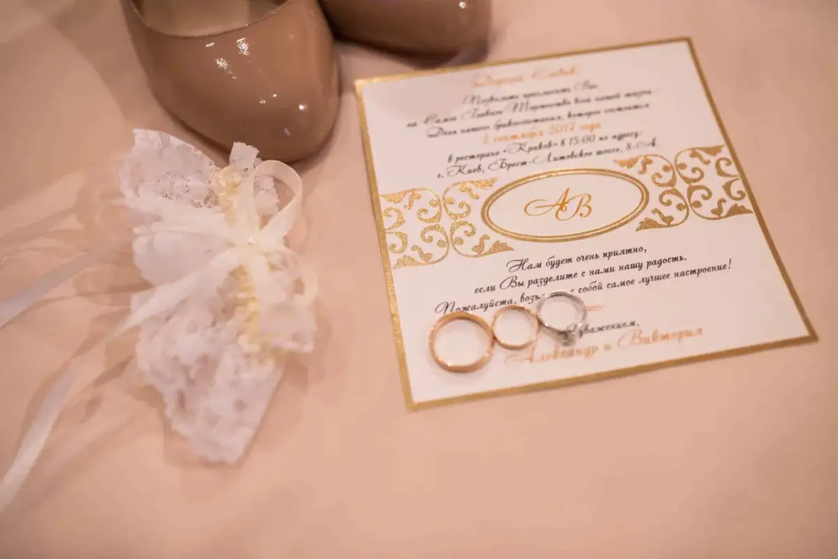 Jak wydrukować zaproszenia? Dom czy drukarnia - poznaj różnice