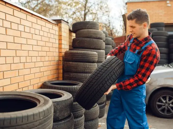 Co to są opony bieżnikowane i dlaczego warto je wybierać?