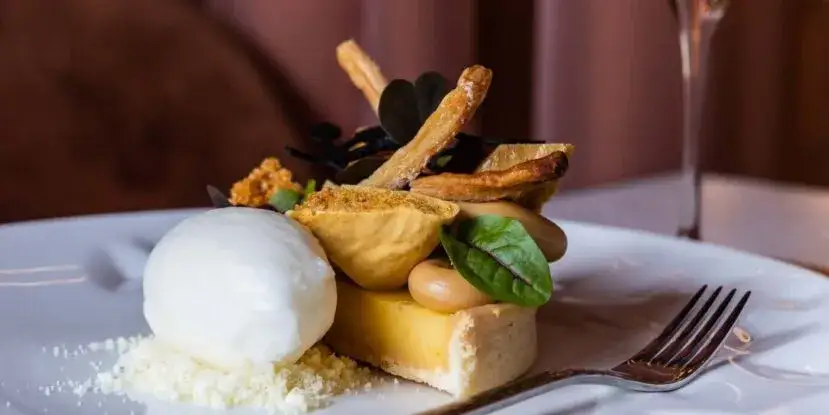 Gdzie zjeść w Konstancinie-Jeziornie? Najlepsze restauracje na każdą okazję