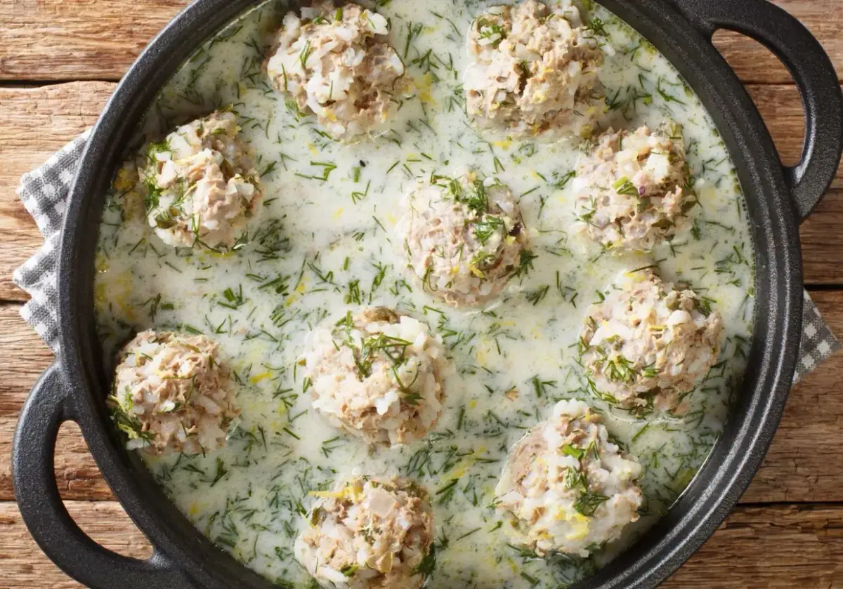 Klopsy drobiowe w sosie koperkowym: Puszyste, kremowe, bez błędów