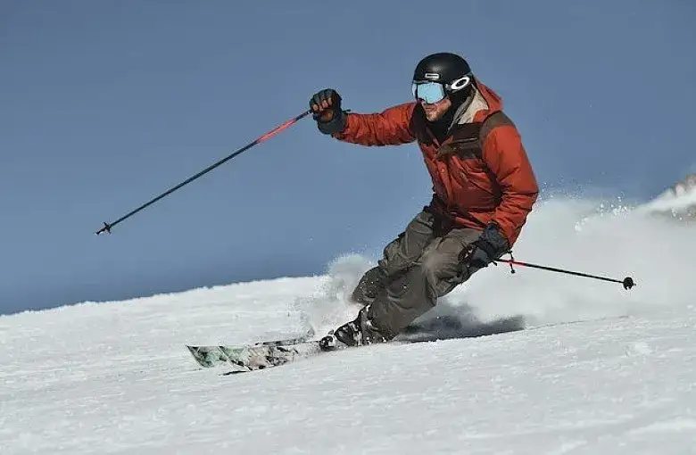 Jak trzymać kijki narciarskie: Klucz do bezpieczeństwa i lepszej jazdy