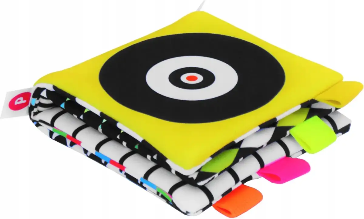 Kolorowa książeczka sensoryczna handmade z motywem tarczy i tasiemkami.