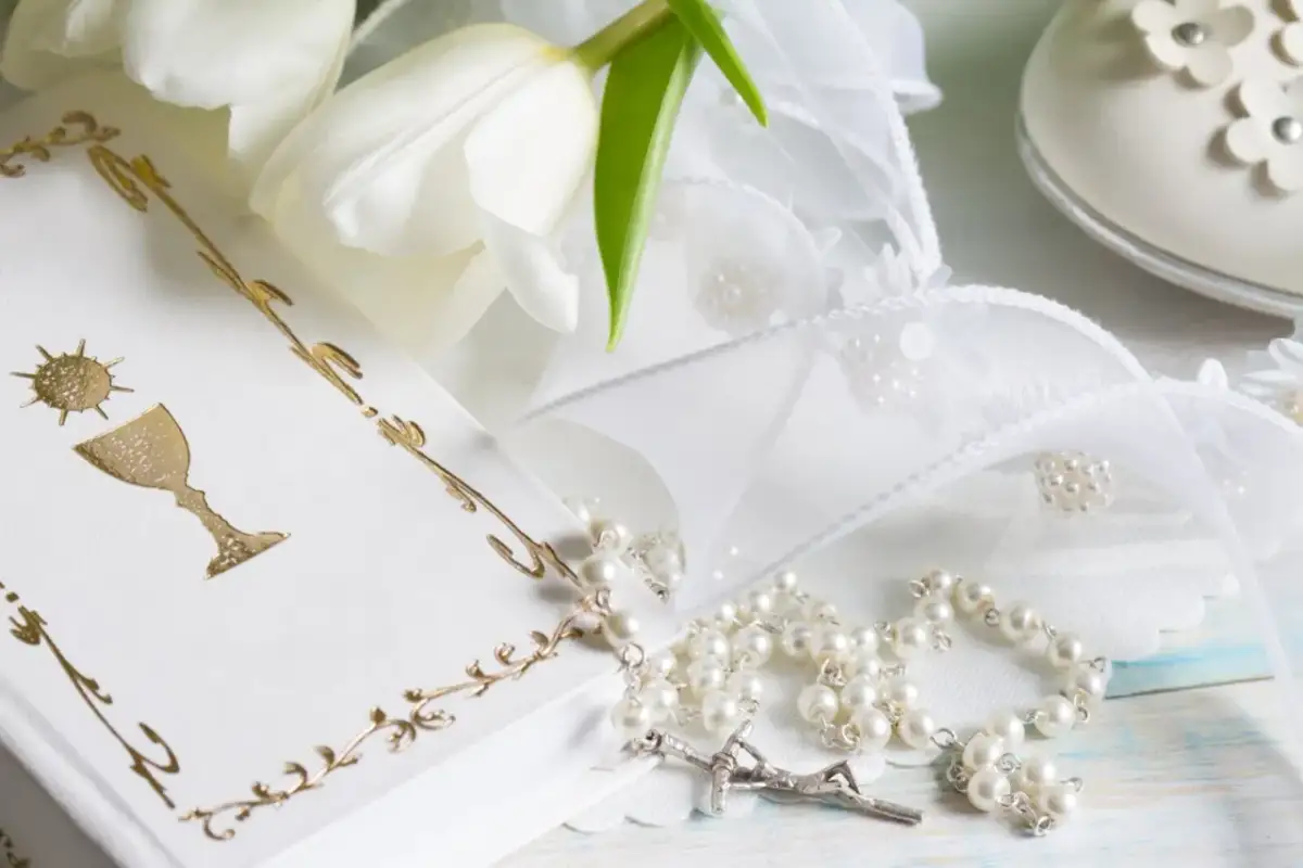 Prezent komunijny bez kwiatów? Odkryj trwałe i osobiste pomysły!