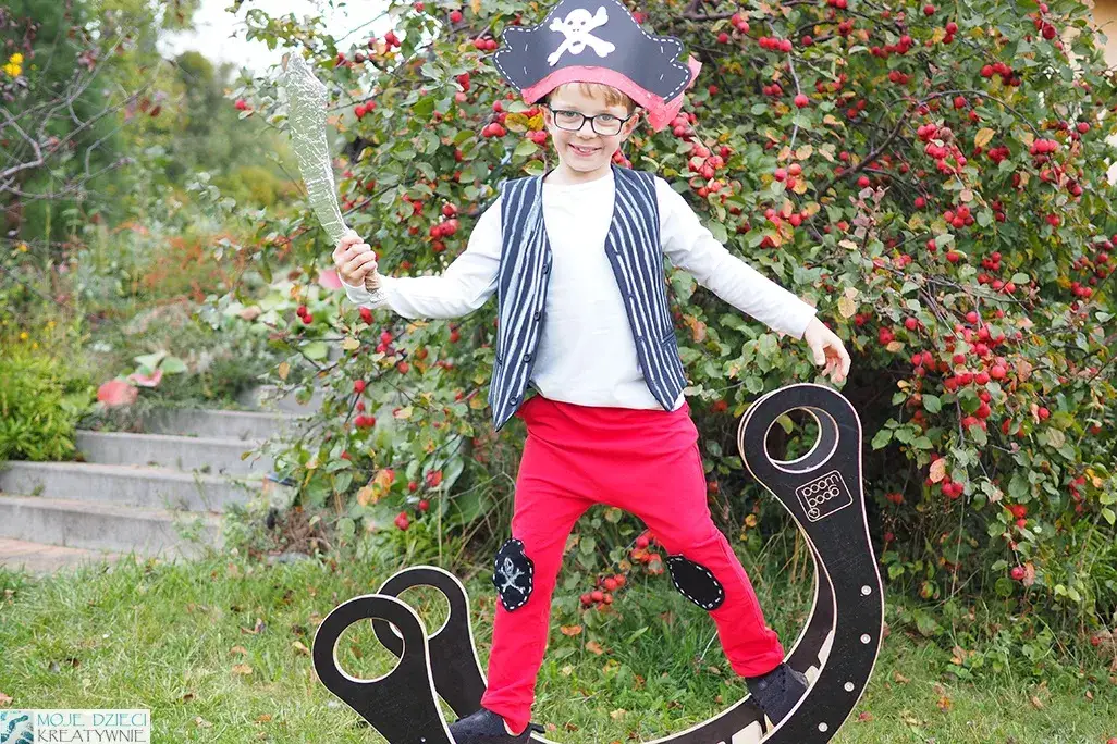 Jak zrobić strój hipisa dla dziecka? Proste DIY na bal!