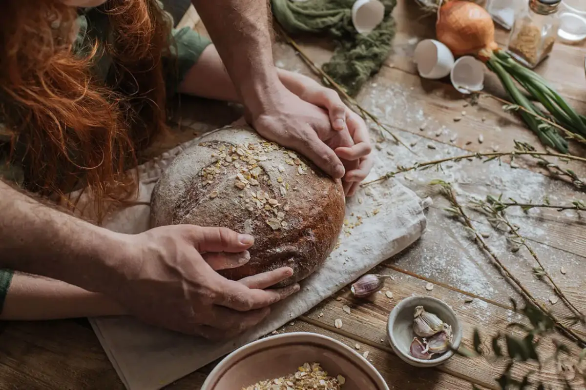 Czy przykrywać chleb po upieczeniu? Oto, co musisz wiedzieć