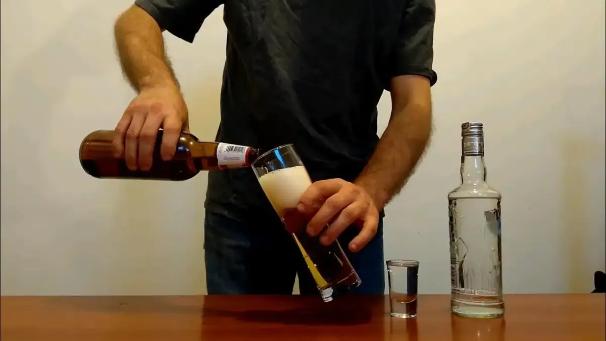 Jak nazywa się piwo z wódką? Poznaj popularny koktajl U-Boot