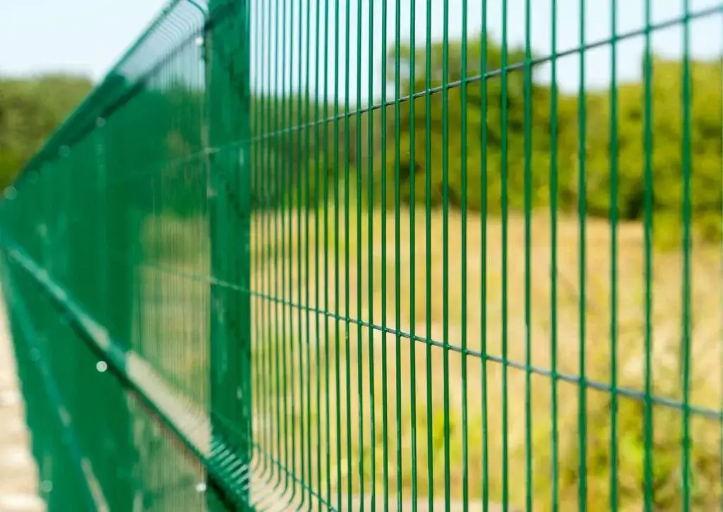 Ile płot od granicy? Kluczowe zasady, które musisz znać