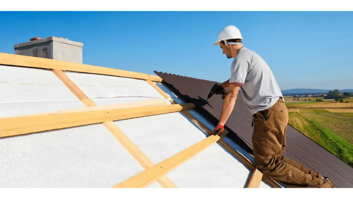 Dekarz: Zarobki, Obowiązki i Jak Zacząć Karierę?