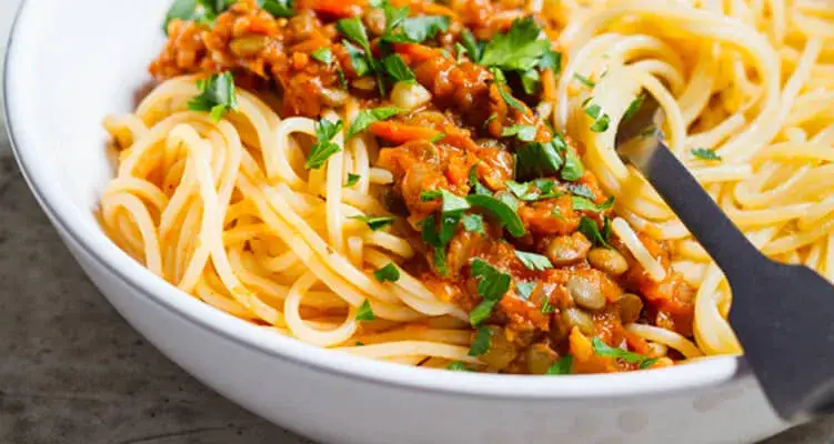Pyszne spaghetti z soczewicą – łatwe przepisy wegańskie, które zaskoczą