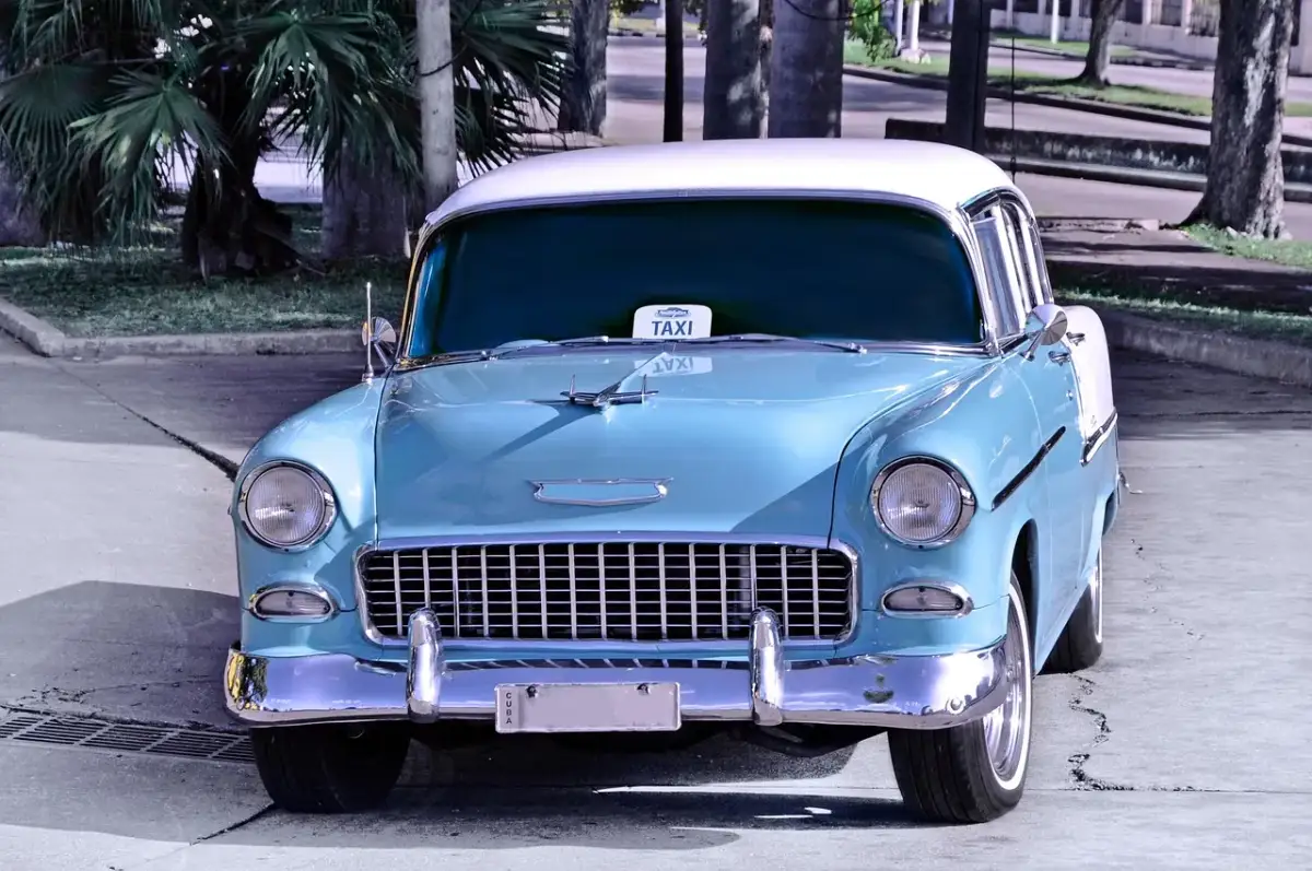 Reklama na samochodzie w nowoczesnym wydaniu – wyróżnij firmę w ruchu miejskim