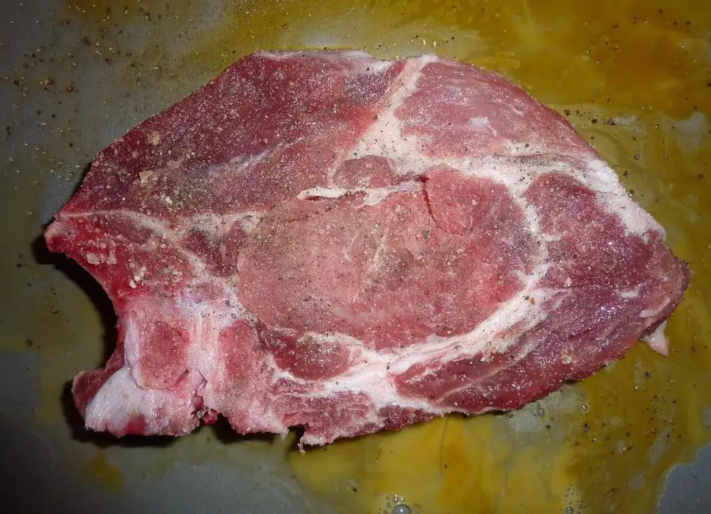 Najlepsze przyprawy do kotletów schabowych – jak uniknąć nudnego smaku mięsa