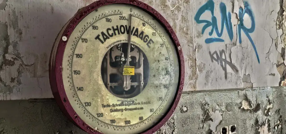 1 m3 żwiru ile to ton? Sprawdź, jak przeliczyć i uniknij błędów w budowie!