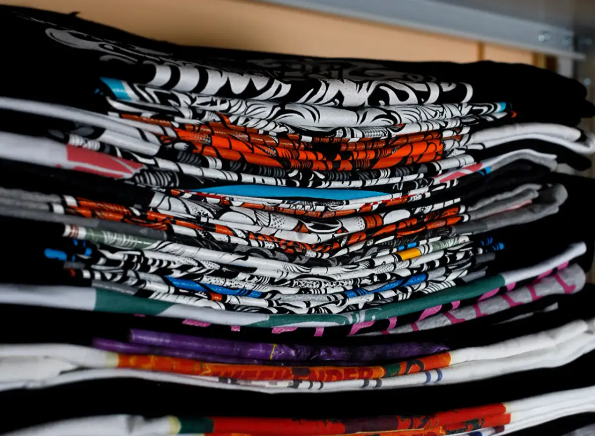 Skuteczne usuwanie nadruku z bluzki: Odnowa ulubionej odzieży