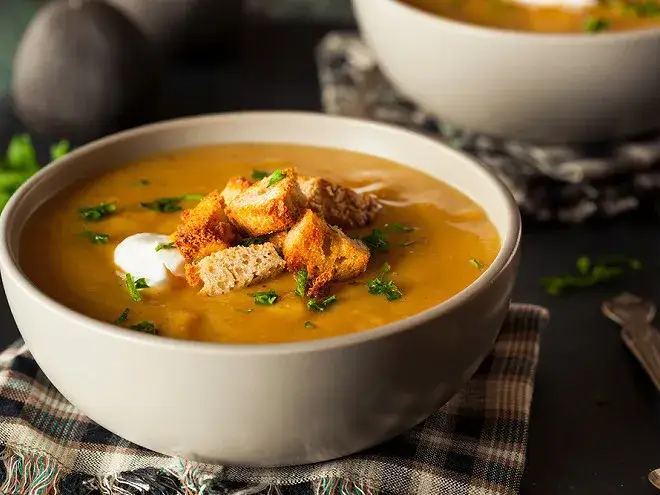 Soupe et calories : le guide pour un bol léger et savoureux