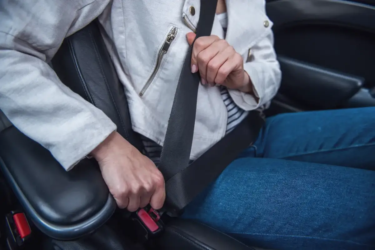 Dlaczego warto zapinać pasy bezpieczeństwa i unikać tragicznych skutków