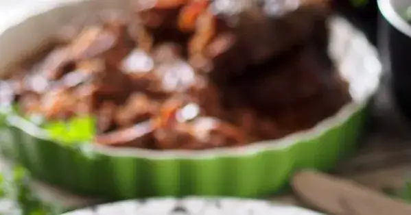 Jak przygotować soczystą wołowinę wolno pieczoną - sprawdzone przepisy