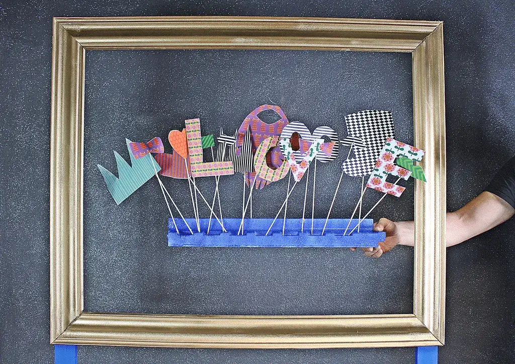 Jak zrobić fotobudkę z kartonu - łatwe kroki i pomysły na dekoracje