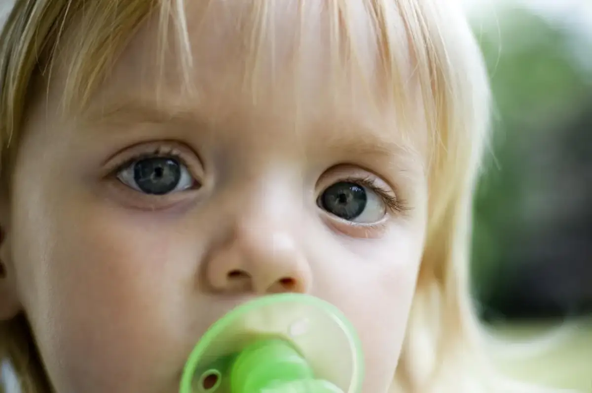 Jak wyparzyć smoczek przed pierwszym użyciem, by zapewnić bezpieczeństwo dziecka
