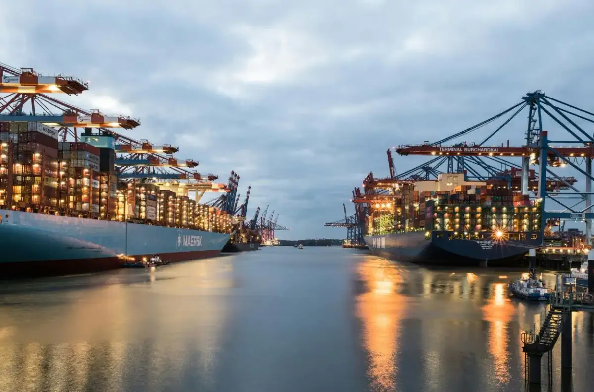 Ile zarabia spedytor krajowy w Polsce? Poznaj widełki!