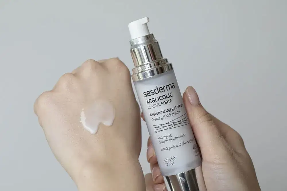 Kwas glikolowy do jakiej cery? Sprawdź, jak działa na skórę!