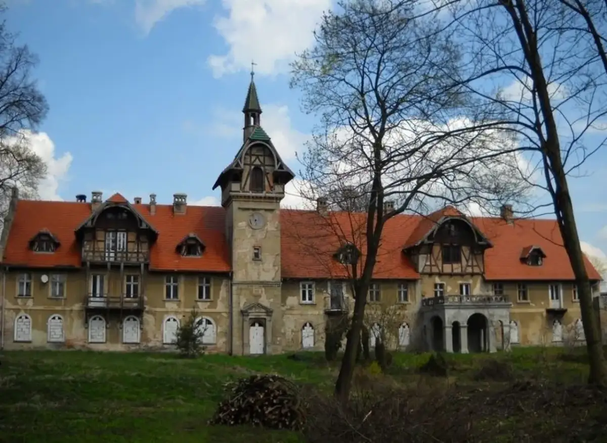 Urbex Dolny Śląsk: Odkryj tajemnice opuszczonych miejsc i ich historie