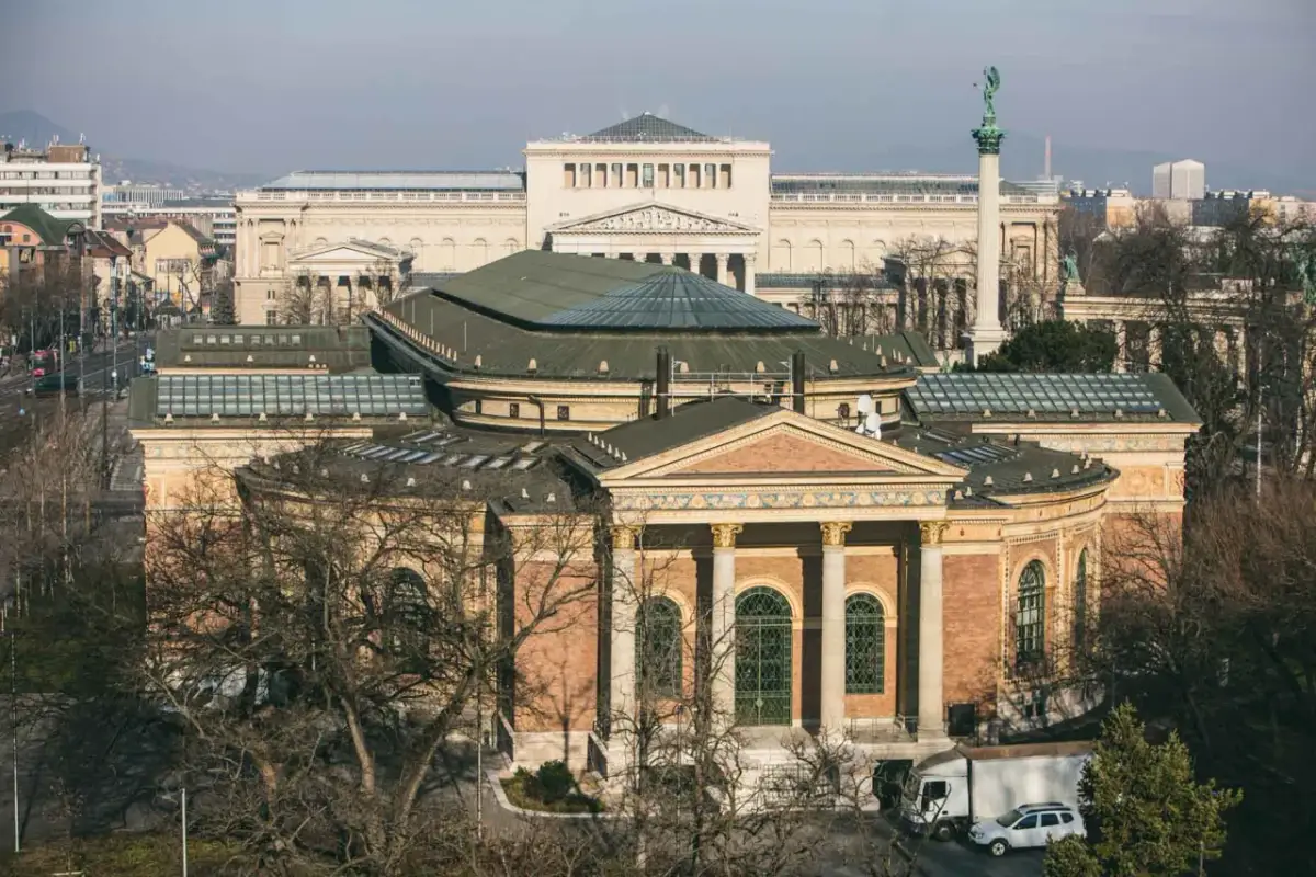 Muzeum sztuki nowoczesnej Budapeszt – co warto zobaczyć i zwiedzić