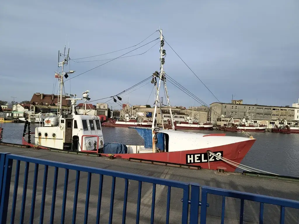 Jak dojechać z Gdyni na Hel: najlepsze opcje transportu i porady podróżnicze