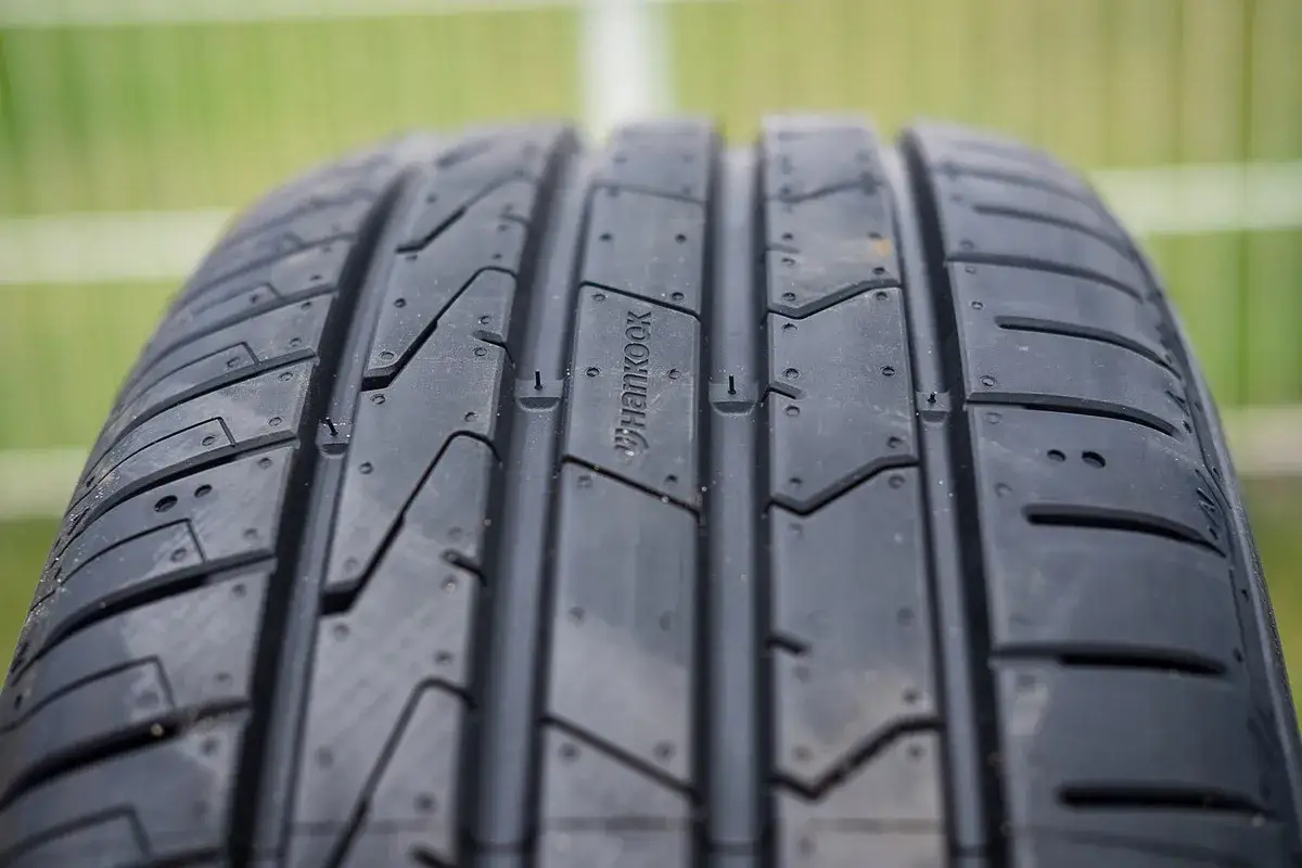 Kiedy wymiana opon na zimowe? Sprawdź, by uniknąć niebezpieczeństw