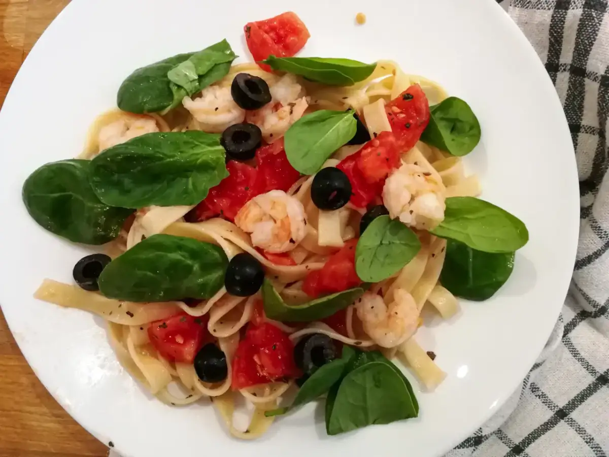 Dieta wątrobowa dla papugi: Co podawać, czego unikać? Poradnik