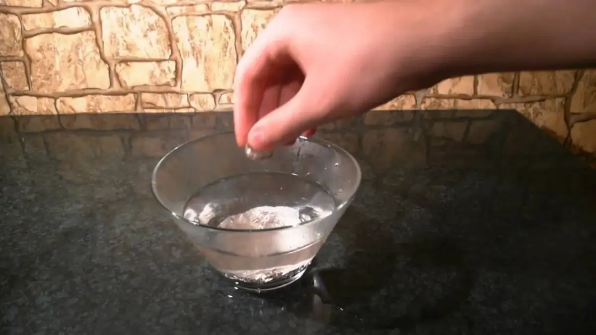 Jak wyczyścić srebro? Redukcja elektrochemiczna krok po kroku