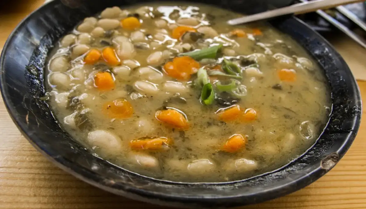 Przepis na zupę fasolową: jak zrobić idealną jak u babci?