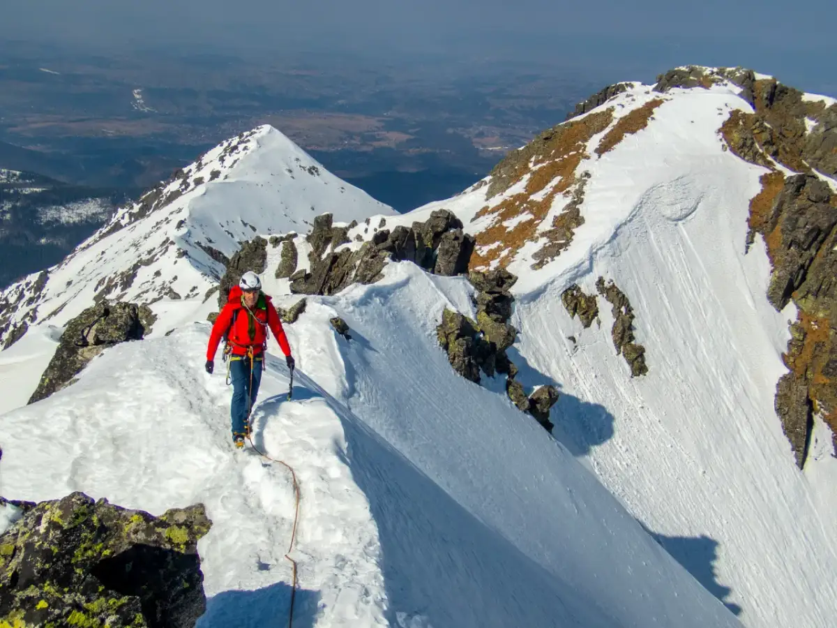Bezpieczne Tatry zimą: Warunki, lawiny, sprzęt. Co musisz wiedzieć?