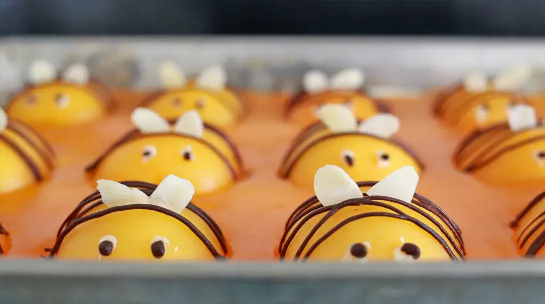 Prosty przepis na ciasto Pszczółka Maja dla dzieci – dekoracje i składniki w Polsce