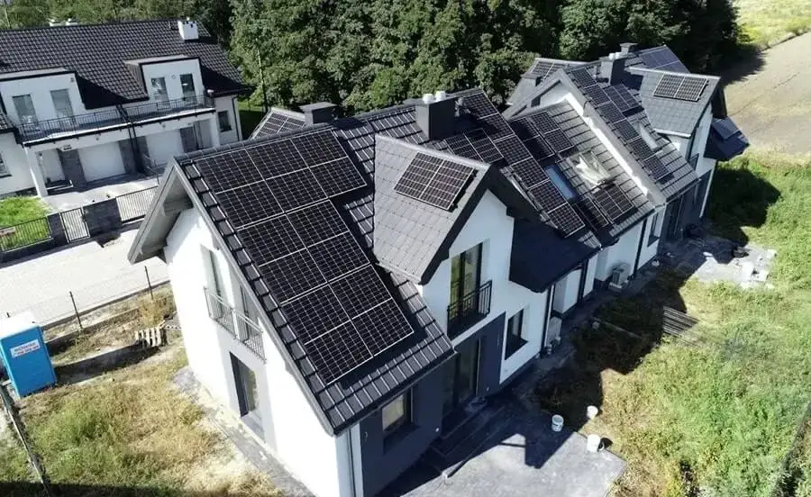 Ile energii wyprodukuje fotowoltaika 8 kW? Szacunkowe wartości i czynniki wpływające