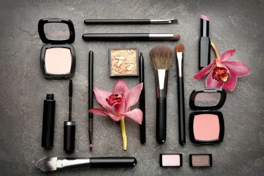 Jak przechowywać kosmetyki, aby uniknąć ich zniszczenia i zmarnowania