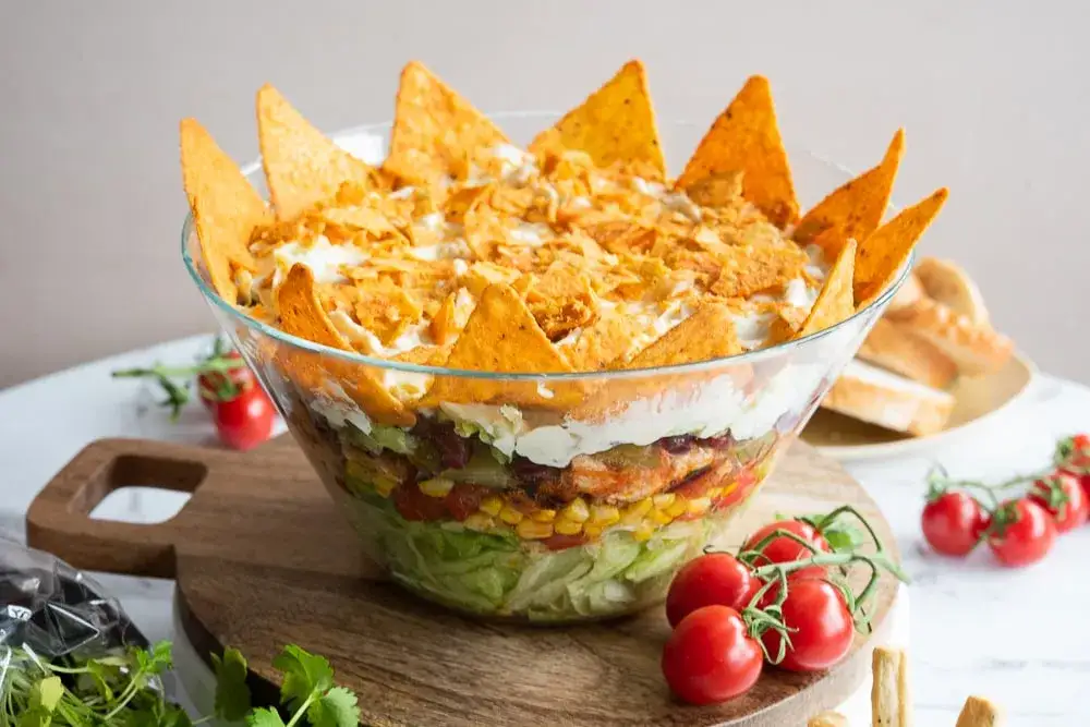 Jaką sałatkę na imprezę? 10 pomysłów, które zaskoczą Twoich gości