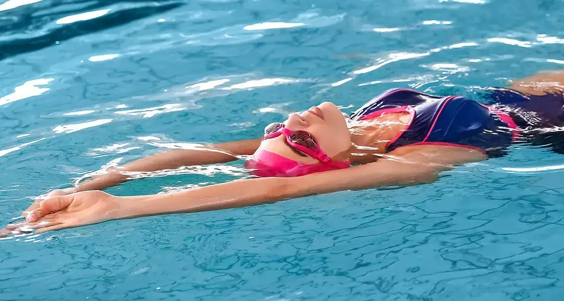 Pływanie kraulem co daje: odkryj korzyści dla zdrowia i kondycji