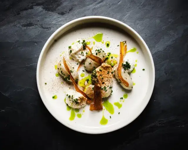 Gdzie zjeść w Piwnicznej-Zdroju? Najlepsze lokale i smaki, które musisz spróbować