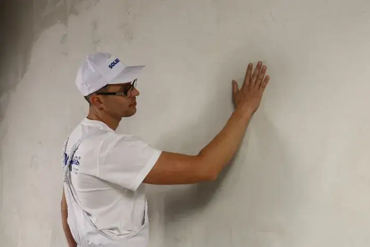 Ile schnie tynk gipsowy? Sekrety szybkiego i trwałego schnięcia