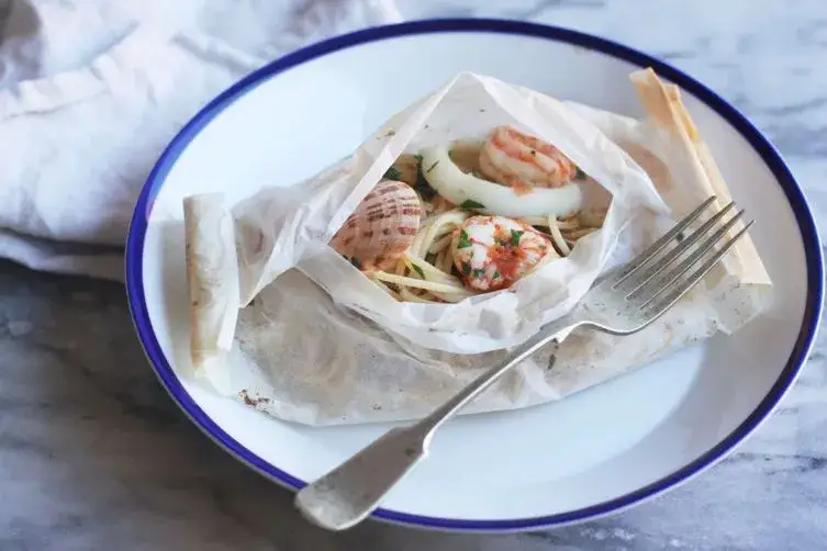 Spaghetti al cartoccio: Sekret idealnych owoców morza w papilocie