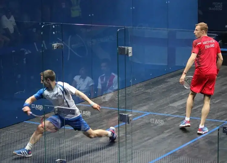 Squash na politechnice: kursy, korty i możliwości dla studentów