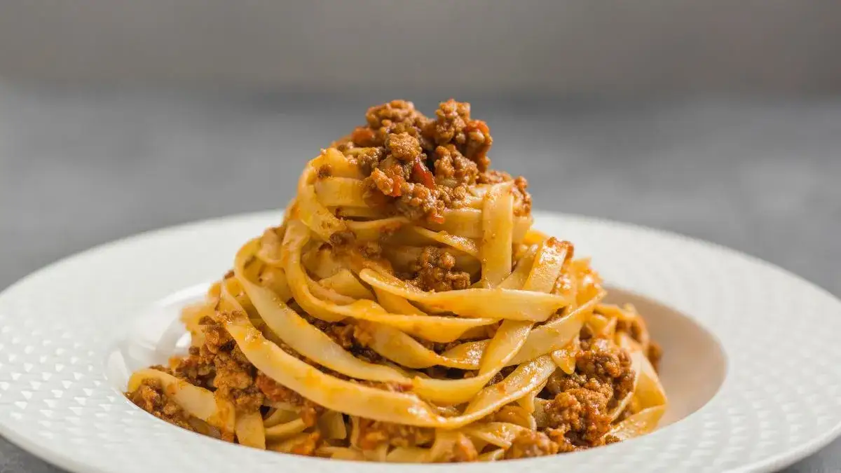 Zapomnij o "spaghetti bolognese"! Prawdziwe ragù: przepis