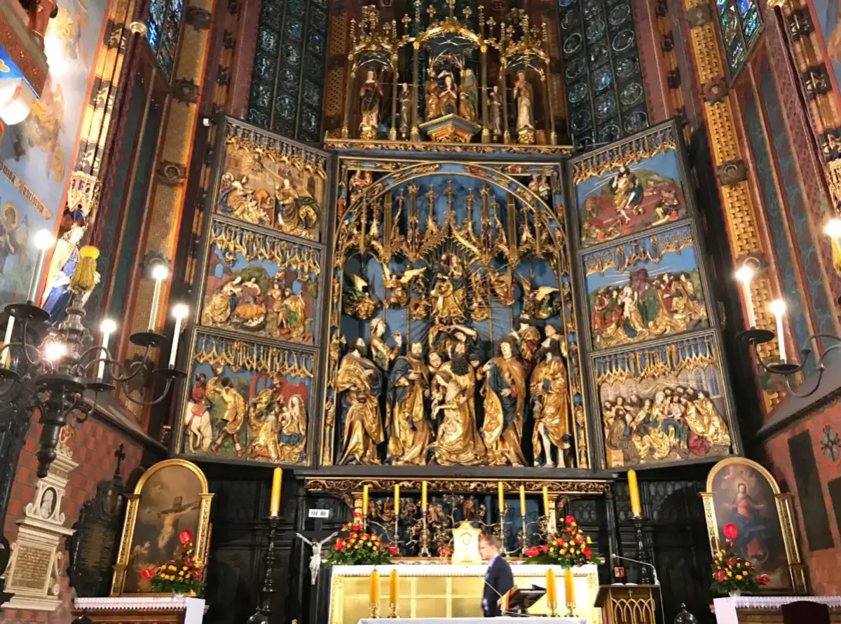 Co przedstawia ołtarz Wita Stwosza? Tajemnice scen i postaci na słynnym dziele