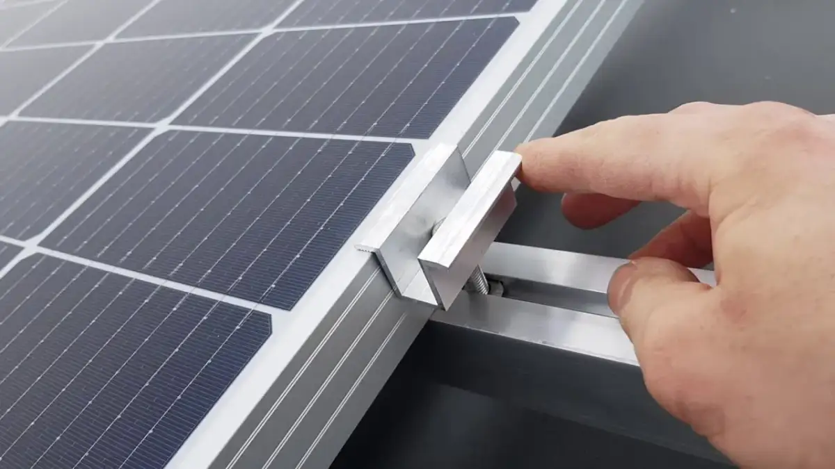 Jak uziemić panele fotowoltaiczne, aby uniknąć kosztownych błędów