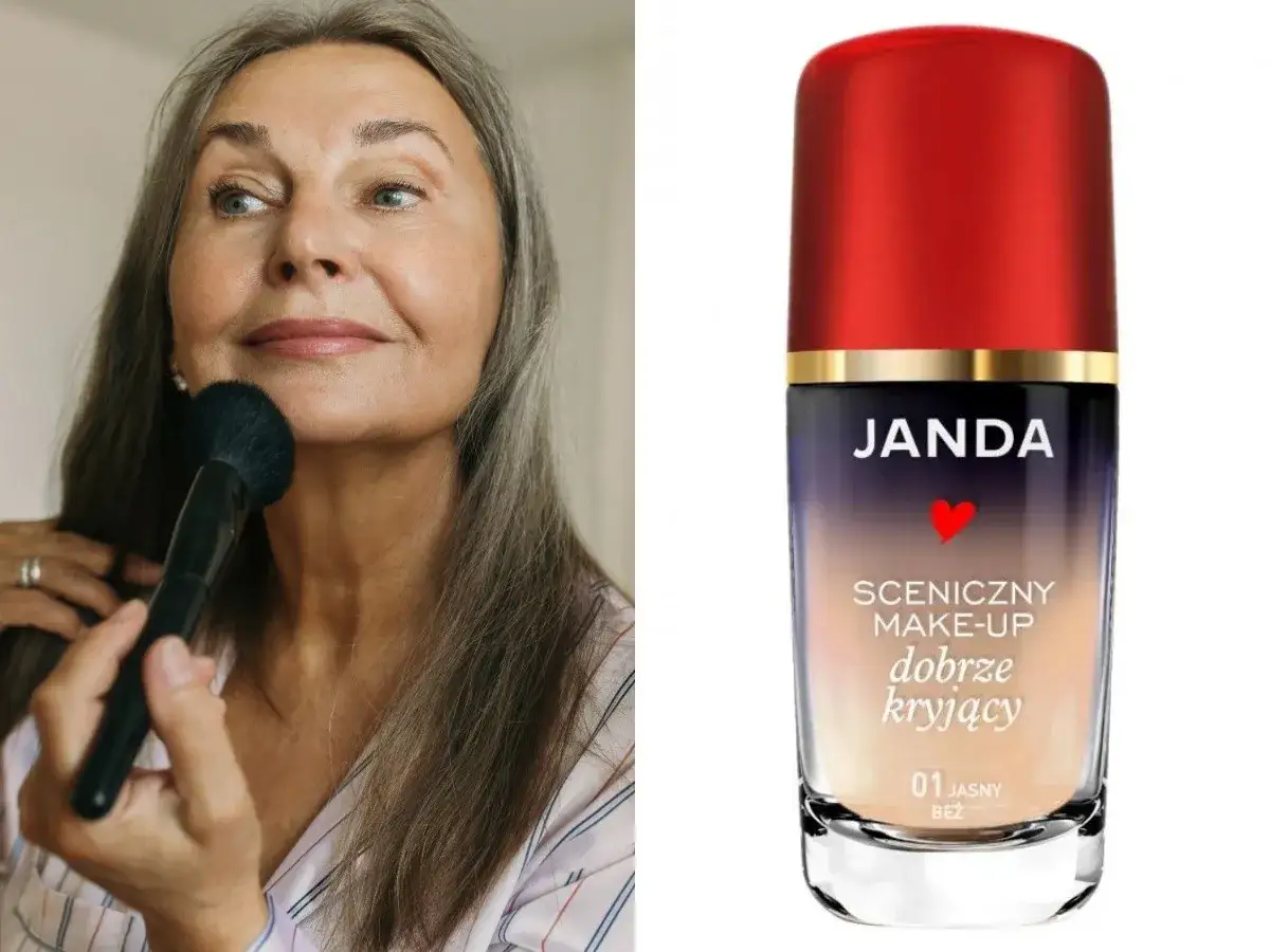 Dojrzała kobieta nakłada makijaż pędzlem obok buteleczki podkładu Janda.