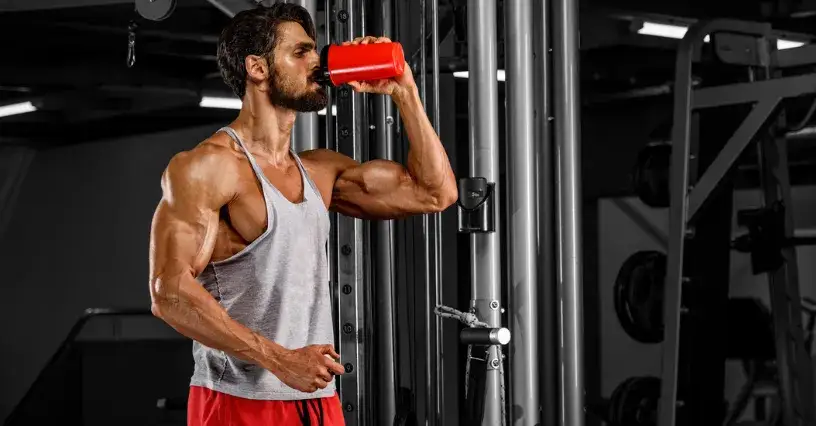 Przedtreningówka ile przed treningiem? Odkryj najlepszy czas na jej przyjęcie