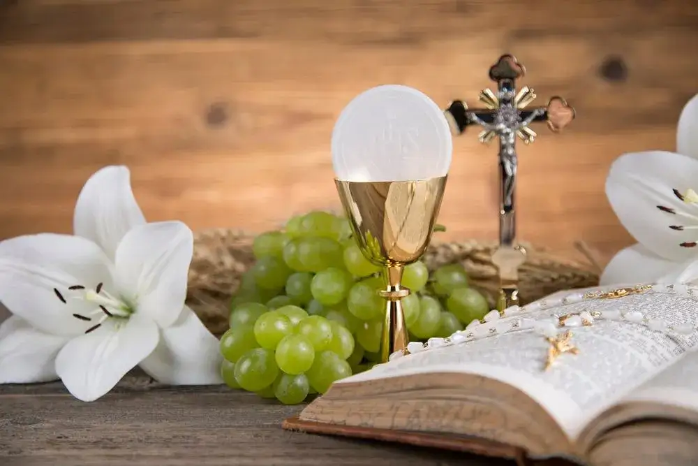 Komunii czy Komuni? Poznaj poprawną formę raz na zawsze!