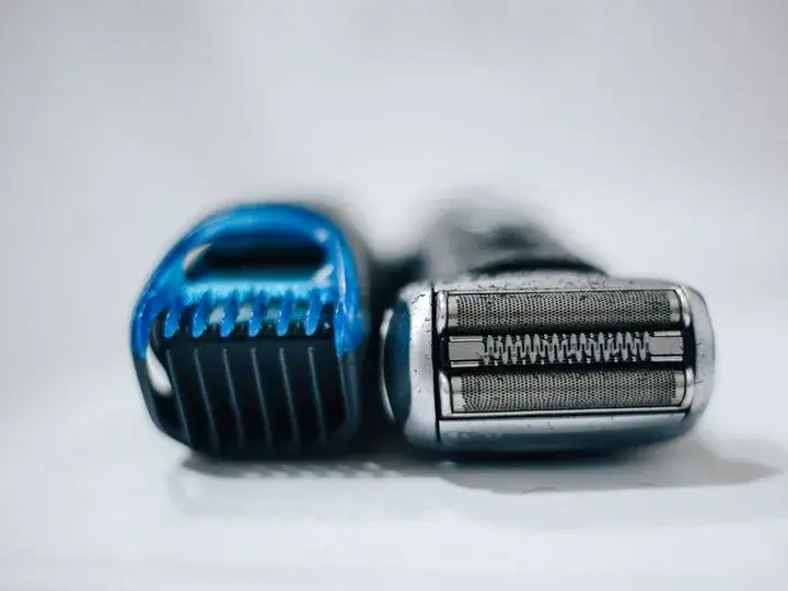 Czy golarka elektryczna można golić miejsca intymne bez podrażnień?